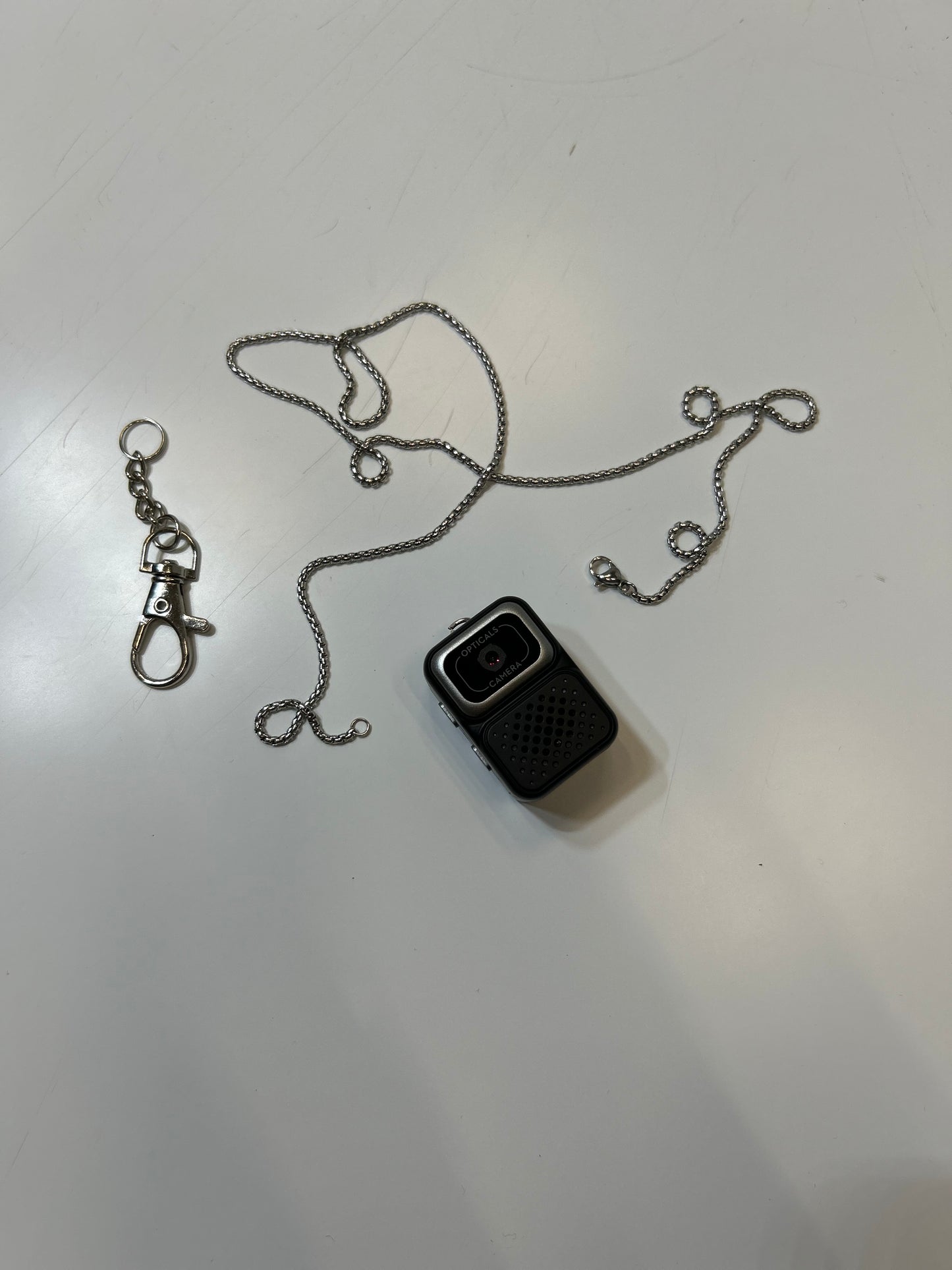 📷 Mini Caméra Espion – Ultra Discrète à Porter en Collier