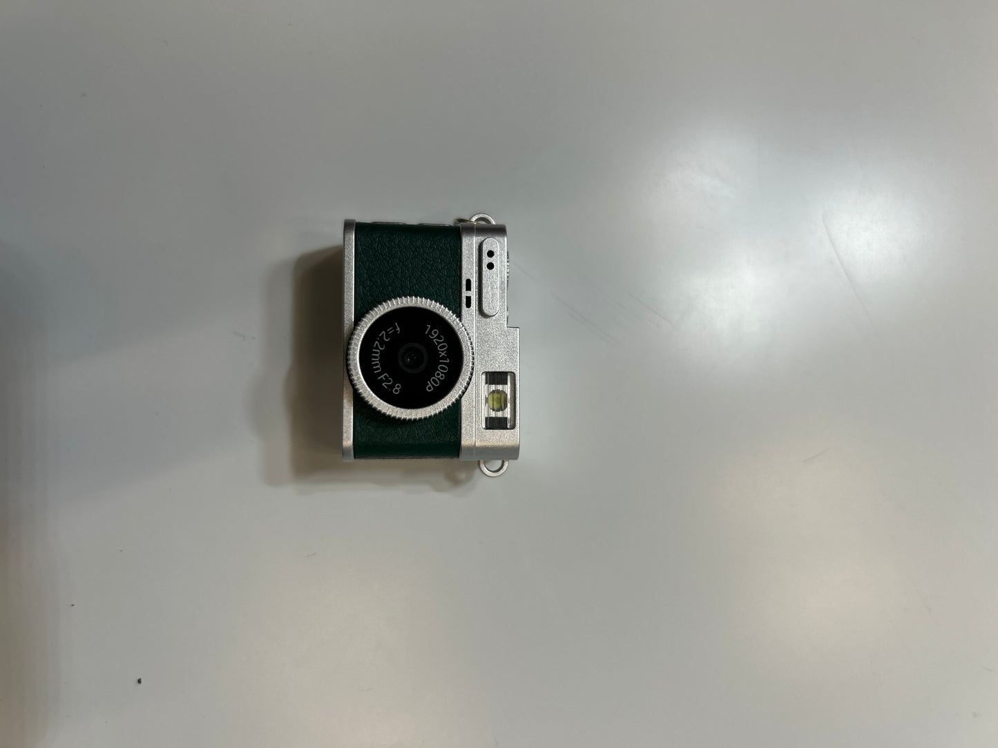 📸 Mini Appareil Photo Pendentif – Capturez Vos Moments en Toute Discrétion