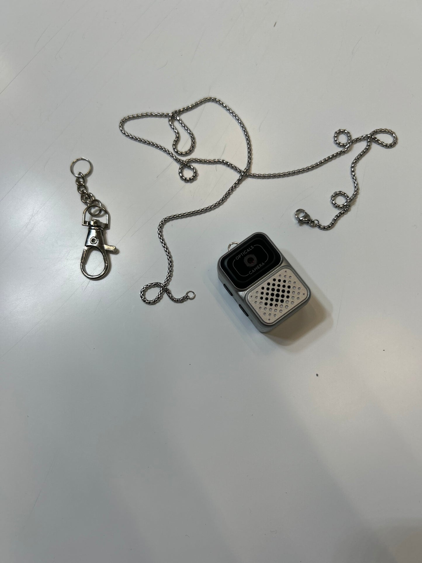📷 Mini Caméra Espion – Ultra Discrète à Porter en Collier