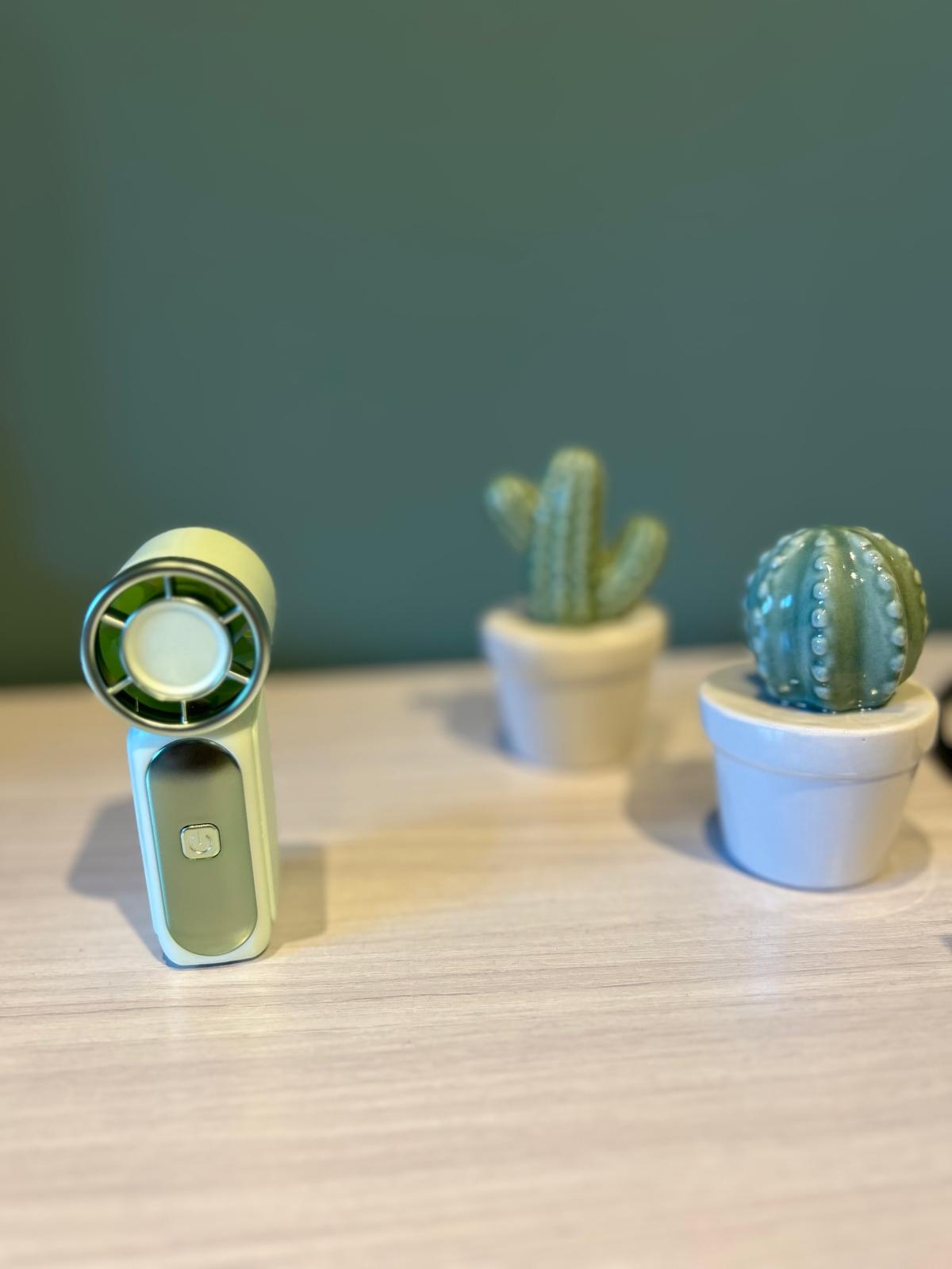 Mini Ventilateur Portable – Compact, Élégant et Facile à Utiliser