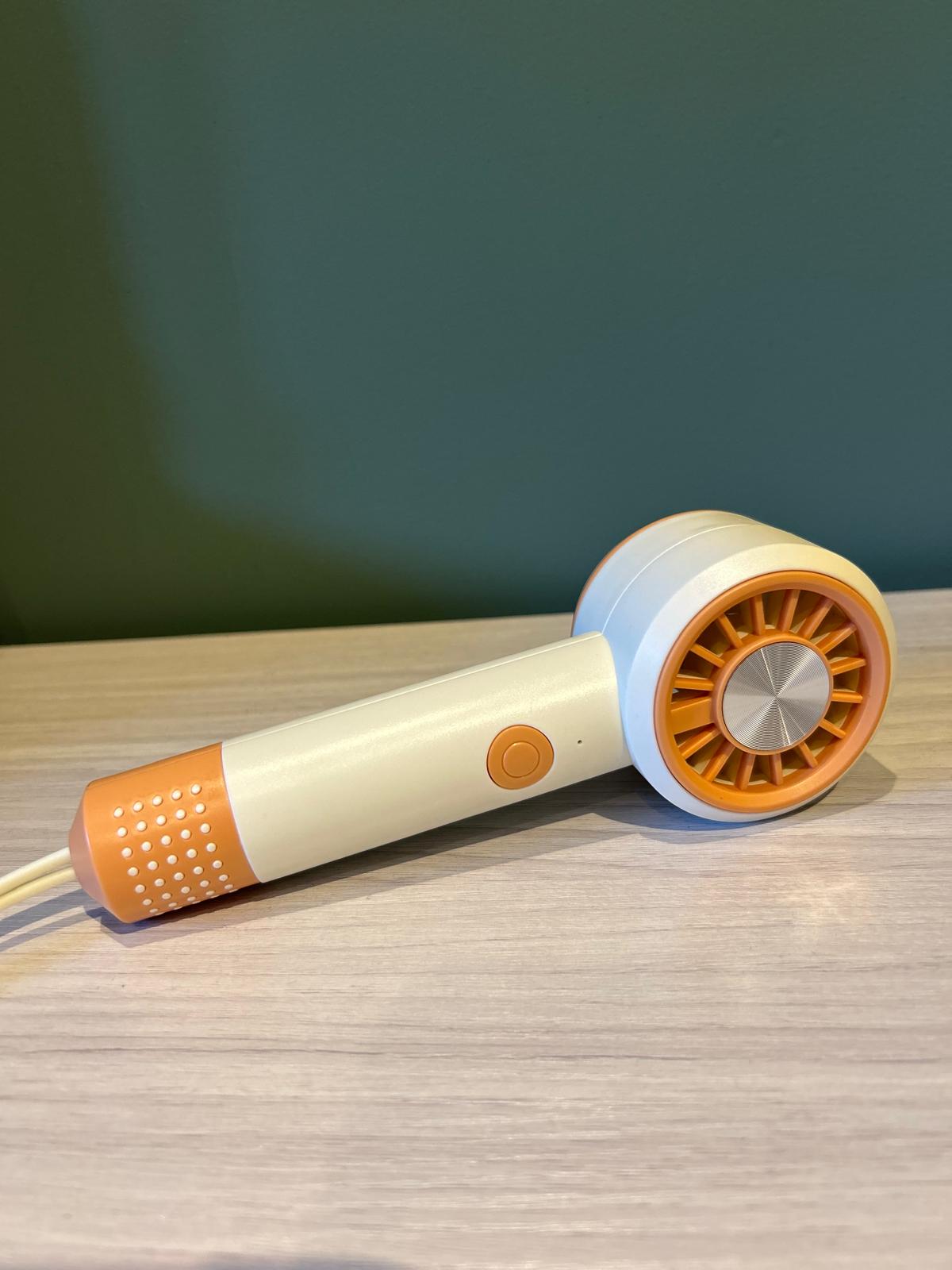 Ventilateur Portatif – Design Ergonomique et Rafraîchissement Instantané